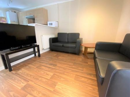 4 bedroom Bungalow to let in 4 Bed Student House - 53 Ulcombe Gardens, UKC