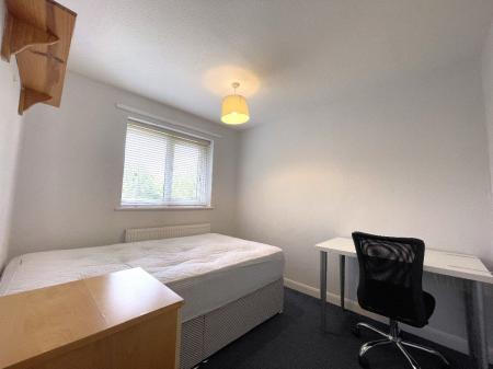 4 bedroom Semi-detached house to let in Verwood Close, Canterbury