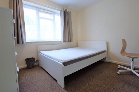 4 bedroom Terraced House to let in Tunstall Road, Canterbury