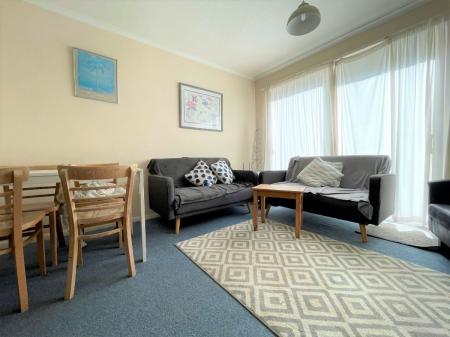 4 bedroom Terraced House to let in 117 Downs Rd - 4 Bedroom Student Home -UKC