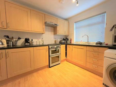 4 bedroom Terraced House to let in 117 Downs Rd - 4 Bedroom Student Home -UKC
