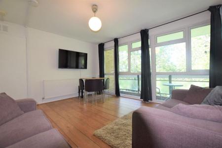 3 bedroom Flat to let in 3 Bedroom Student Home - 23 Hawe Close, UKC