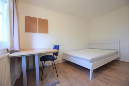 3 bedroom Flat to let in 3 Bedroom Student Home - 23 Hawe Close, UKC