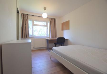 3 bedroom Flat to let in 3 Bedroom Student Home - 23 Hawe Close, UKC