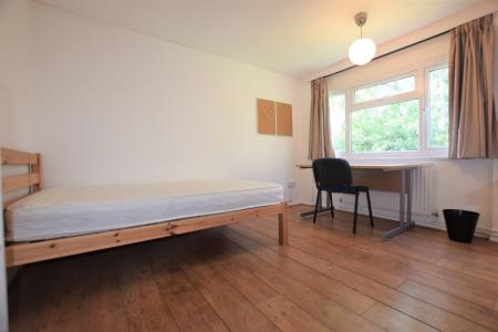 3 bedroom Flat to let in 3 Bedroom Student Home - 23 Hawe Close, UKC