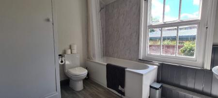 4 bedroom Semi-detached house to let in 9 Edward Road, Canterbury