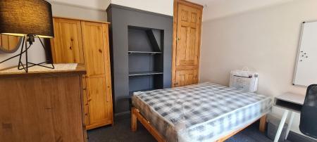 4 bedroom Semi-detached house to let in 9 Edward Road, Canterbury