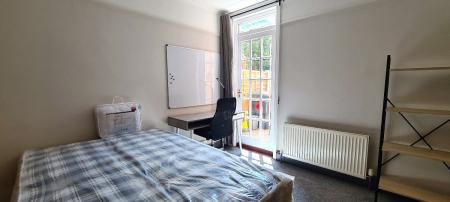 4 bedroom Semi-detached house to let in 9 Edward Road, Canterbury