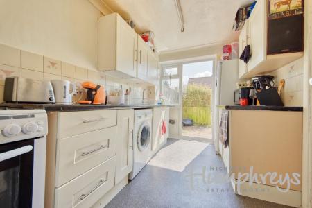 4 bedroom Semi-detached house to let in Bramshaw Road, Canterbury