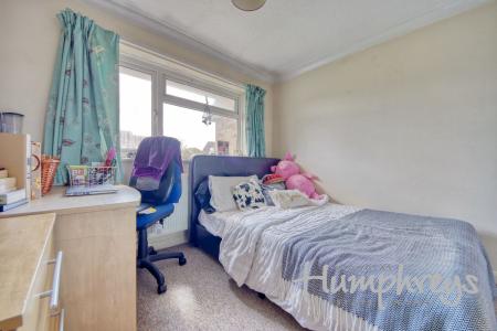 4 bedroom Semi-detached house to let in Bramshaw Road, Canterbury