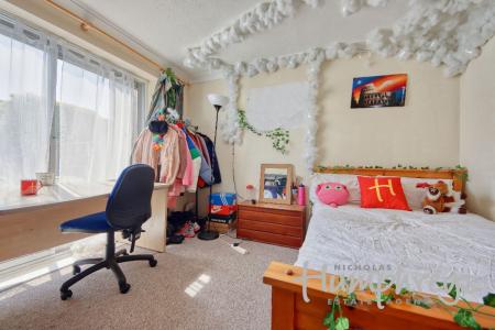 4 bedroom Semi-detached house to let in Bramshaw Road, Canterbury