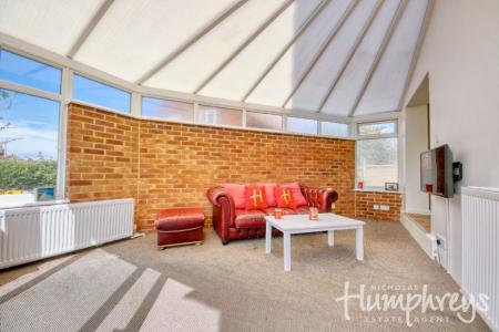 4 bedroom Semi-detached house to let in 42 Old Park Avenue - 4 Bed student home