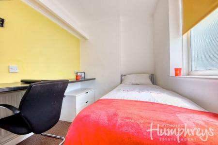 4 bedroom Semi-detached house to let in 42 Old Park Avenue - 4 Bed student home