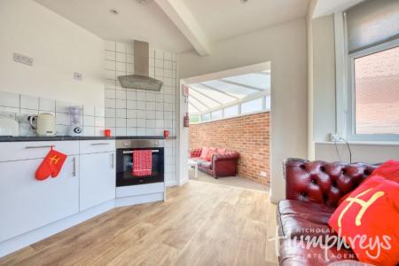 4 bedroom Semi-detached house to let in 42 Old Park Avenue - 4 Bed student home