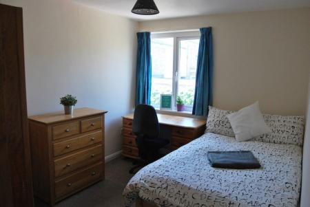6 bedroom Terraced House to let in 6 Bed Student Home - 18 Headcorn Drive, Canterbury