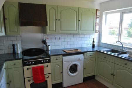 6 bedroom Terraced House to let in 6 Bed Student Home - 18 Headcorn Drive, Canterbury