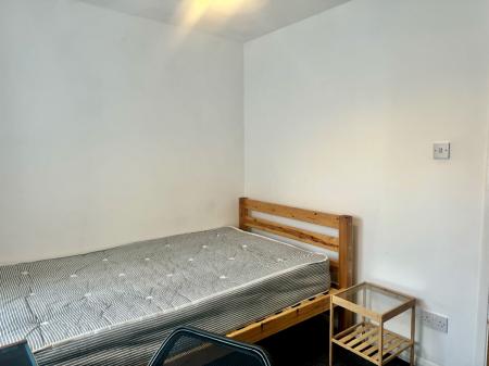 7 bedroom Terraced House to let in 5 Bed Student Home - 43 Downs Road, Canterbury