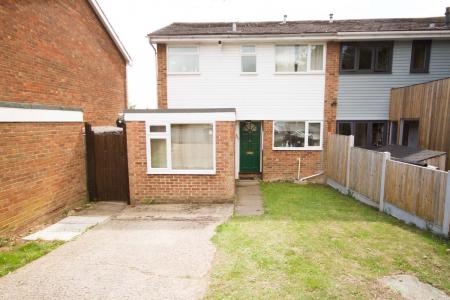4 bedroom Semi-detached house to let in Westerham Close, Canterbury