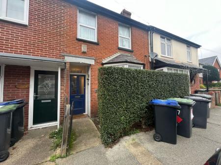 5 bedroom Semi-detached house to let in St. Martins Road, Canterbury