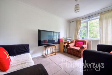 4 bedroom Semi-detached house to let in 6 College Road - Close to CCCU