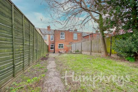 4 bedroom Terraced House to let in St Martins Road