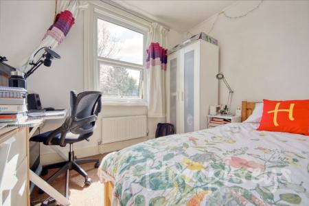 4 bedroom Terraced House to let in St Martins Road