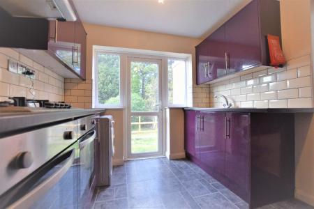 5 bedroom Semi-detached house to let in 5 Bed Student Home - 37 Old Park Avenue