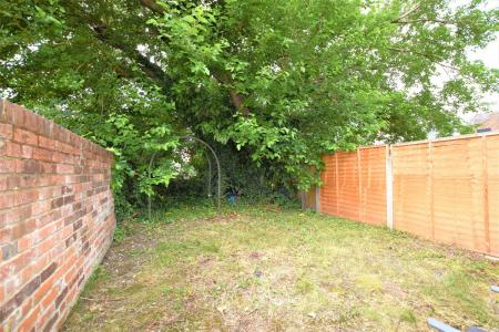 5 bedroom Semi-detached house to let in York Road, Canterbury, Kent, CT1