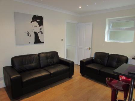 5 bedroom Terraced House to let in 5 Bed Student Home - 52 Martyrs Field Road