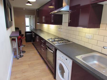 5 bedroom Terraced House to let in 5 Bed Student Home - 52 Martyrs Field Road