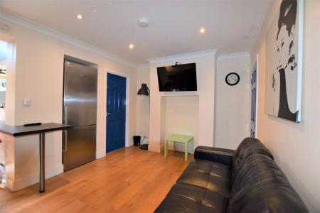 5 bedroom Terraced House to let in 5 Bed Student Home - 52 Martyrs Field Road