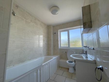 6 bedroom Semi-detached house to let in 6 Bed Student Home - 15 Starle Close