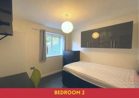 6 bedroom Semi-detached house to let in 6 Bed Student Home - 15 Starle Close