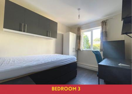 6 bedroom Semi-detached house to let in 6 Bed Student Home - 15 Starle Close