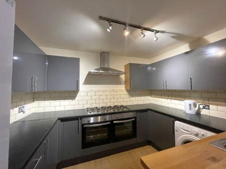 6 bedroom Semi-detached house to let in 6 Bed Student Home - 15 Starle Close