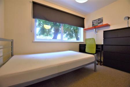 5 bedroom Semi-detached house to let in 5 Bed Student Home - Teddington Close