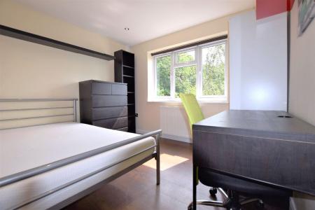 5 Bed Student Home - 31 Somner Close