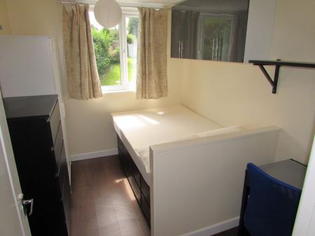 5 bedroom Semi-detached house to let in 5 Bed Student Home - 31 Somner Close