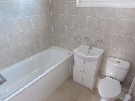 5 bedroom Semi-detached house to let in 5 Bed Student Home - 31 Somner Close