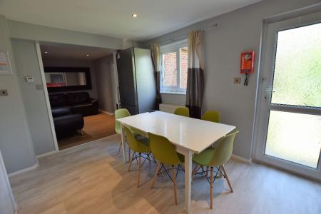 5 bedroom Semi-detached house to let in 5 Bed Student House - Dickens Avenue
