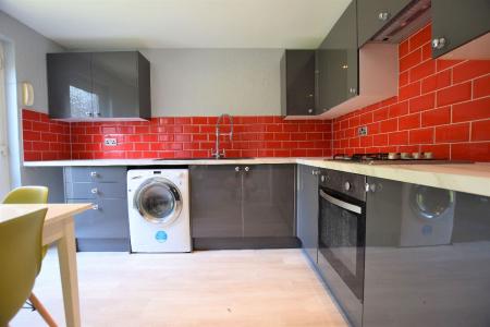 5 bedroom Semi-detached house to let in 5 Bed Student House - Dickens Avenue