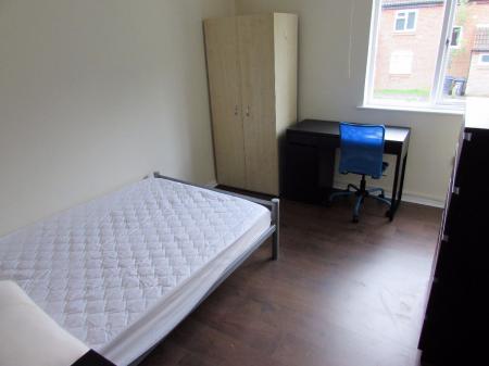 5 bedroom Semi-detached house to let in 5 Bed Student House - Dickens Avenue