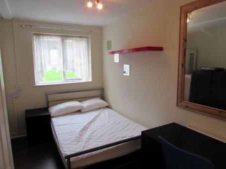 5 bedroom Semi-detached house to let in 5 Bed Student House - Dickens Avenue