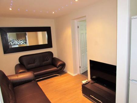 5 bedroom Semi-detached house to let in 5 Bed Student House - Dickens Avenue