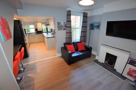 5 bedroom Semi-detached house to let in 5 Bed Student House - 23 Tudor Road
