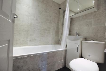 5 bedroom Semi-detached house to let in 5 Bed Student House - 23 Tudor Road