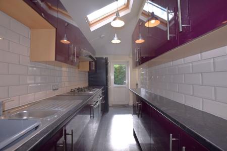 6 bedroom Semi-detached house to let in 16 Guildford Road