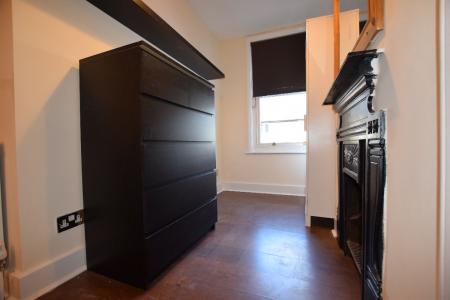 6 bedroom Semi-detached house to let in 16 Guildford Road