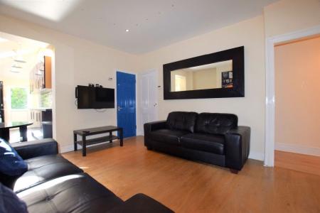 6 bedroom Semi-detached house to let in 16 Guildford Road