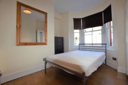 6 bedroom Semi-detached house to let in 16 Guildford Road